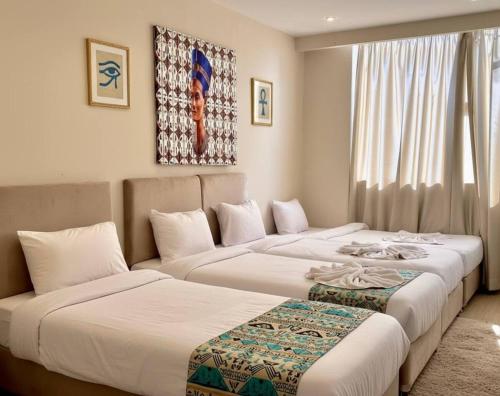 Ένα ή περισσότερα κρεβάτια σε δωμάτιο στο maj pharaoh pyramids view