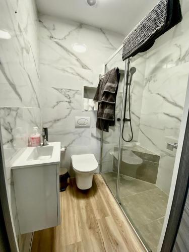 Ένα μπάνιο στο Apartamentos PIAS