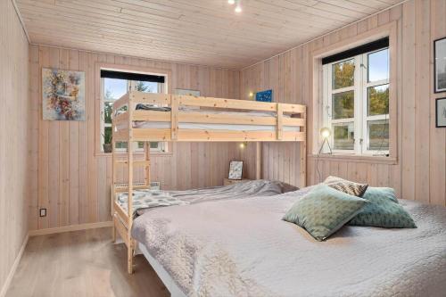 a bedroom with a bunk bed and two windows at L26-Rodby-Tjornevaenget-9 in Rødby