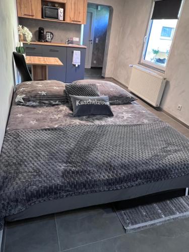a large bed sitting in a room with at Moderne City Wohnung Paderborn Zentrum in Paderborn