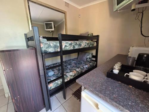 Η κουζίνα ή μικρή κουζίνα στο At Home Guesthouse