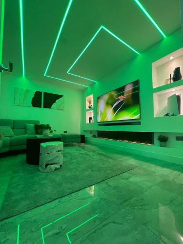 Modern House with Garden and Parking photo 19