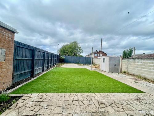 Modern House with Garden and Parking photo 43