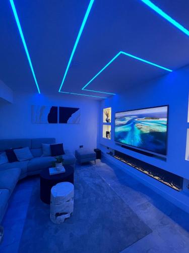 Modern House with Garden and Parking photo 20