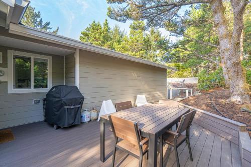 Gallery image of Modern Manzanita House with Huge Deck, Wood Stove, Pet-Friendly in Manzanita