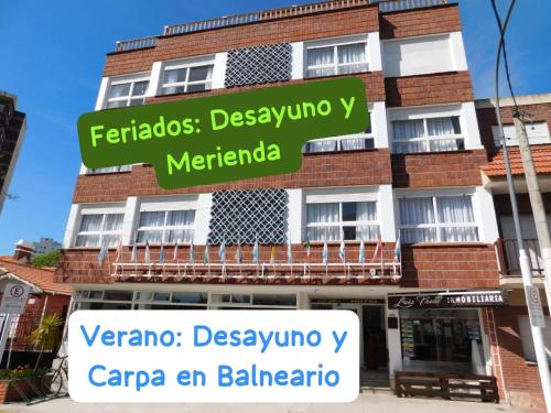 Un certificado, premio, letrero u otro documento en Lugra Hotel