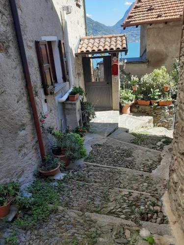 Το κτήριο όπου στεγάζεται  το διαμέρισμα