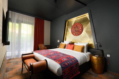 Кровать или кровати в номере Minaro Hotel Tokaj - MGallery Collection