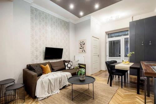 Super Central Cosy 3BR Near NewYork Cafe with Balcony