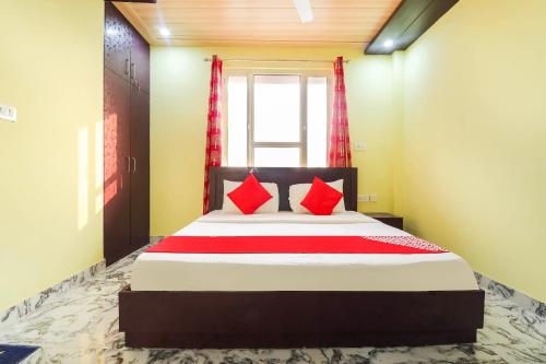 Ένα ή περισσότερα κρεβάτια σε δωμάτιο στο Hotel O A-Square Homes