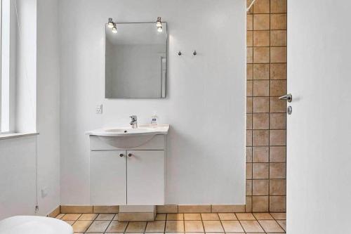 Ένα μπάνιο στο M13007-Vaeggerlose-Marielyst-Strandvej-63-Z