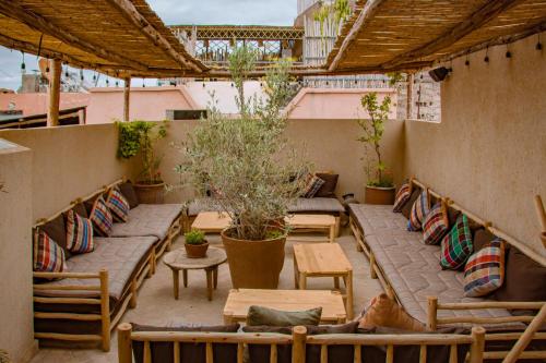 O zonă de relaxare la Riad Clefs d'Orient