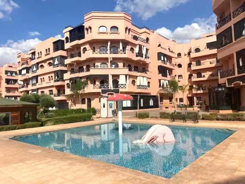 Bassein majutusasutuses Resort-Style Digs in the Heart of the City või selle lähedal