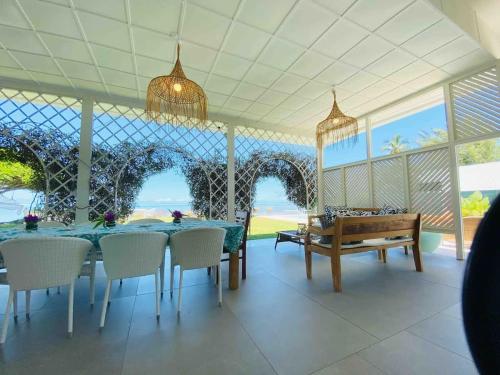Gallery image of Le Ficus Grande villa bord de mer avec piscine in Paea