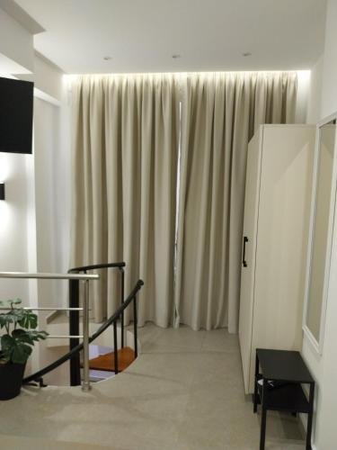 Televisyen dan/atau pusat hiburan di Core Loft Hideaway - Modern urban retreat