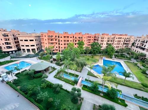 Bassein majutusasutuses Resort-Style Digs in the Heart of the City või selle lähedal