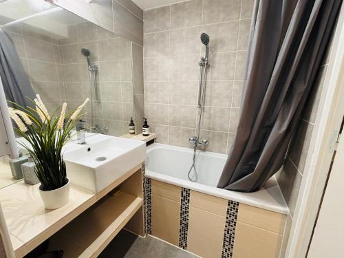 Cozy loft near the Marais district