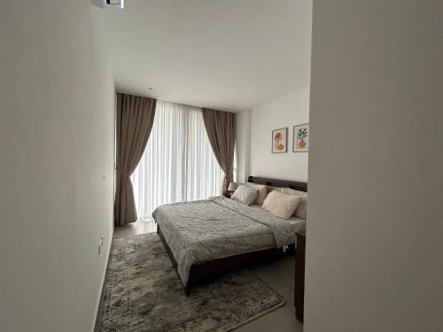 En eller flere senge i et værelse på Nova, 2 beds Suits