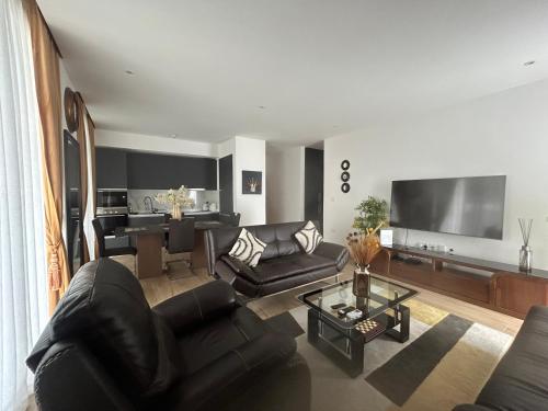 Et tv og/eller underholdning på Nova, 2 beds Suits