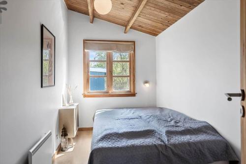a bedroom with a bed and a window at M370-Vaeggerlose-Boto-Ringvej-22 in Bøtø By