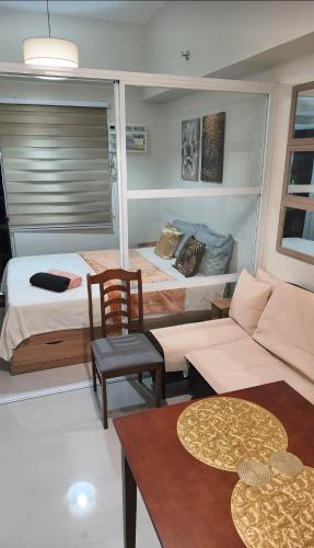 Χώρος καθιστικού στο RJ's Prime Haven Mactan Lapu-Lapu