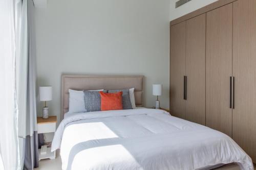Un ou plusieurs lits dans un hébergement de l'établissement Stunning 2 bed dubai mall burj khalifa downtown ACT 1