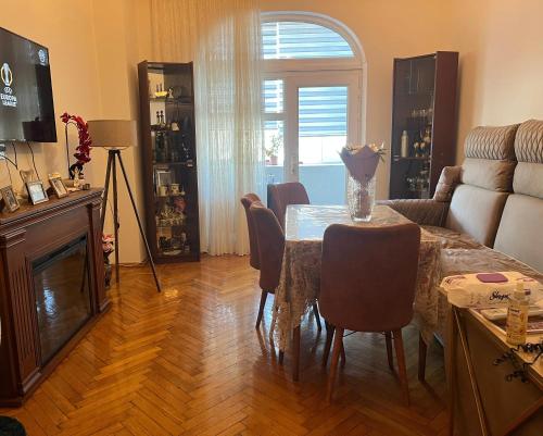 F1 View Elegant City Apartment