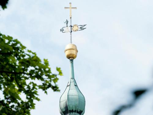 a cross on top of a church steeple with a cross on it at Hotel Sonne in Seiffen