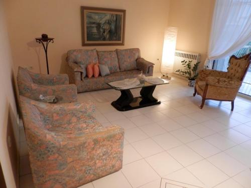 Comfortable apartment by the Metro