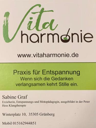 グリューンベルクにあるKleines Stadthaus Grünbergの「ile haminate」と書かれたワインボトルのラベル