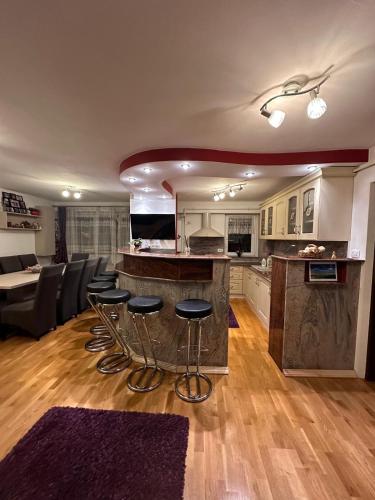 a kitchen with a bar with stools in a living room at Apartament cu o cameră și living in Alba Iulia