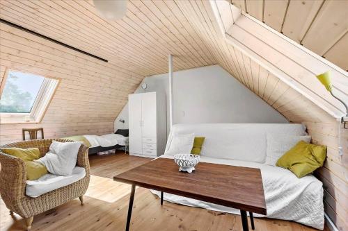 A seating area at K19104-Sejero-Kongstrupvej-19-E