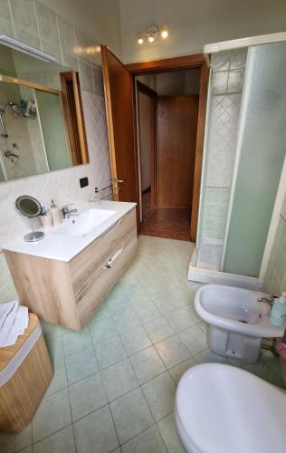 Bilik mandi di Monolocale Ginestra