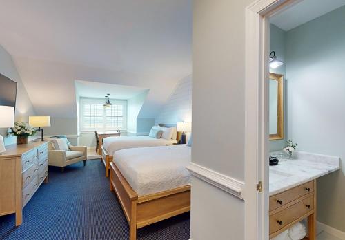 Una cama o camas en una habitación de Smithfield Station