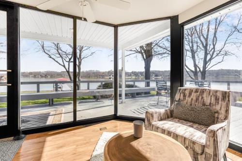 Zona de estar de 300 Degree Views, NEW HotTub, Firepit, Lighthouse