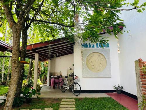 Berbasikal di atau sekitar Hikka luna hikkaduwa