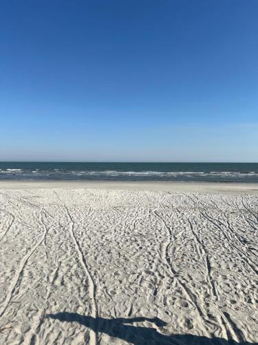 Amenities and beach access! photo 23