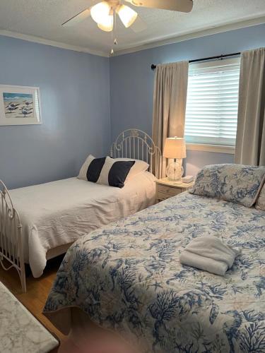Amenities and beach access! photo 6
