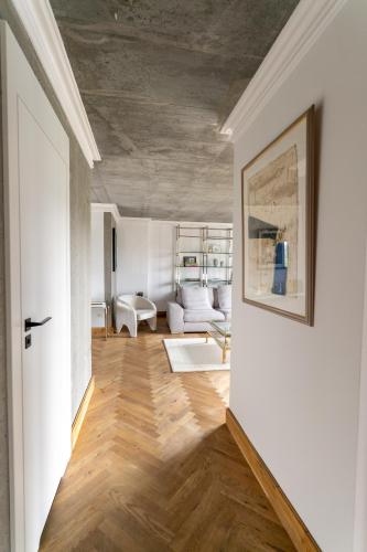 a living room with a couch and a table at Apartamenty Przystanek Przy Klifie in Gdynia