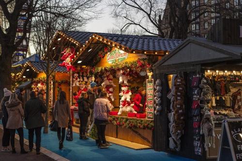 a christmas market with people walking in front of it at Otthonos lakás in Kerepes