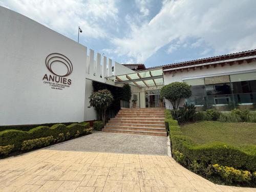 Η πρόσοψη ή η είσοδος του ANUIES Valle de Bravo HOTEL y CONVENCIONES