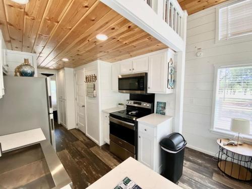 a kitchen with a stove and a refrigerator at Resort at Fredericksburg Unit 4 in Rocky Hill