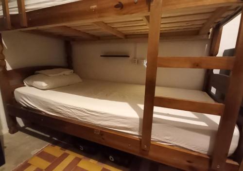 Yolo Hostelにあるベッド