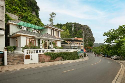Gallery image of Maison Cat Ba Bay View Villa in Cat Ba