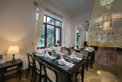 Gallery image of Maison Cat Ba Bay View Villa in Cat Ba