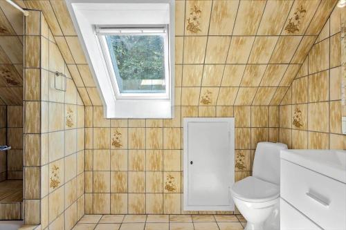 a bathroom with a toilet and a window at AE269-Soby-Aero-Alleen-2 in Søby