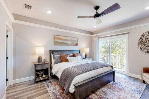 a bedroom with a bed and a ceiling fan at Gruene Retreat in New Braunfels