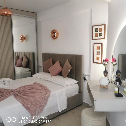 a bedroom with a large bed and a mirror at Meraki Resort & Spa Isabellae Home in Mamaia Nord