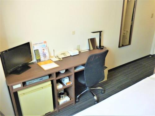 a room with a desk with a computer and a chair at Smile Hotel Mito - Vacation STAY 99814v in Mito