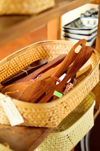 a basket filled with wooden utensils on a shelf at Hotel Toliman in San Lucas Tolimán